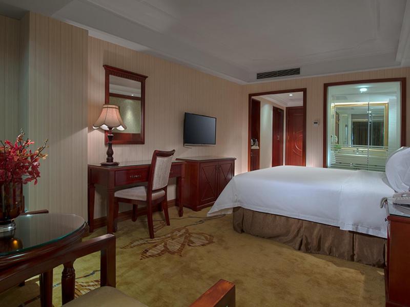 Vienna Hotel Shenzhen Exibition Center Екстериор снимка